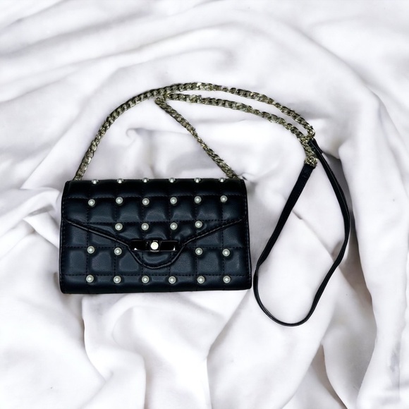 2/$30 BLACK And Pearl Shoulder Bag Clutch with Gold Chain Wallet on a chain - Picture 1 of 7